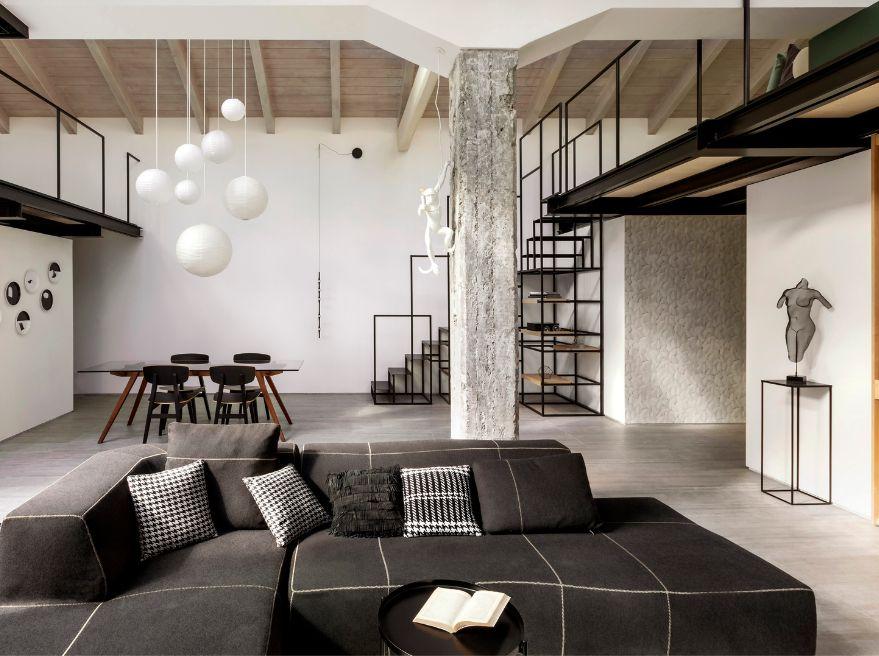 Un moderno loft black e white rivestito con piastrelle in gres porcellanato | Casalgrande Padana